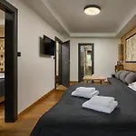 アダム ホテル 3*